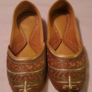 Handcrafted ethnic Indian Shoes size 40 (9)